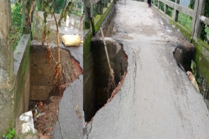 বুল্লাবাজার-গুনিপুর সড়কের ব্রীজের একপাশের মাটি ধ্বস 
