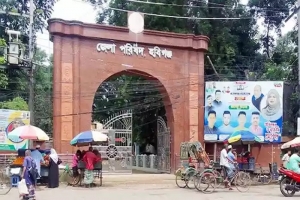 হবিগঞ্জ সদর হাসপাতালের প্রধান ফটকসহ ফুটপাতের দোকান উচ্ছেদ