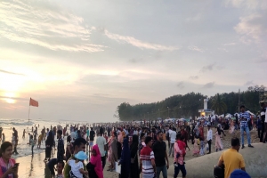 কক্সবাজারে ভিড় বাড়ছে পর্যটকদের
