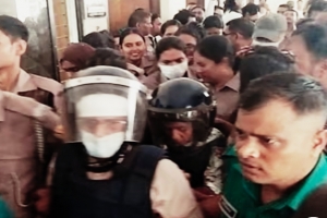 মাথা নিচু করে কাঠগড়ায় ছিলেন গাজী নজরুল, প্রথম স্ত্রী কাঁদছিলেন মাথা নিচু করে কাঠগড়ায় ছিলেন গাজী নজরুল, প্রথম স্ত্রী কাঁদছিলেন