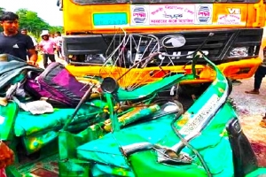 ওসমানীনগরে তেলবাহী ট্রাক-সিএনজি সংঘ*র্ষে নি*হত ৪ ওসমানীনগরে তেলবাহী ট্রাক-সিএনজি সংঘ*র্ষে নি*হত ৪