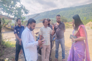 জৈন্তাপুরে অবৈধ বালু উত্তোলনের বিরুদ্ধে অভিযান, ১০ টি নৌকা ধ্বংস