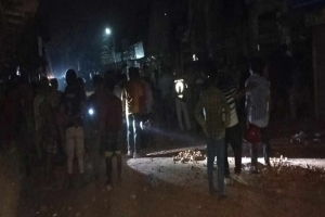 বাহুবলে রাতে টর্চ লাইট জ্বালিয়ে সং ঘ র্ষ, অর্ধশতাধিক লোক আ হ ত