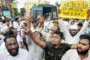 ভোটার তালিকা  ছাঁটাই ঘিরে পশ্চিমবঙ্গে তুমুল বিতর্ক