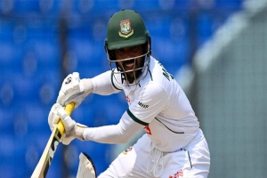 সাদমানের সেঞ্চুরির পর লিড নিলো বাংলাদেশ