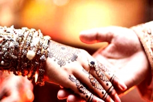 বিয়ের আসর থেকে পালালেন বর,কনের মাকে জ রি মা না 