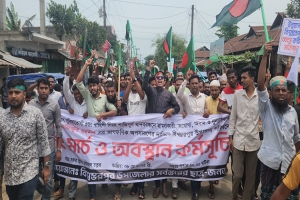 বিশ্বম্ভরপুরে ইউএনও প্র ত্যা হা রে র দাবিতে ছাত্রজনতার লংমার্চ, বদলির আশ্বাস