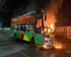 অবরোধের আগের রাতেই ৪ বাসে আগুন