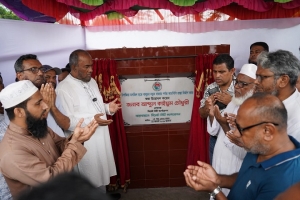 জনদু*র্ভোগ কমাতে অবকাঠামো উন্নয়নকে গুরুত্ব দিচ্ছি: সিসিক প্রশাসক জনদু*র্ভোগ কমাতে অবকাঠামো উন্নয়নকে গুরুত্ব দিচ্ছি: সিসিক প্রশাসক