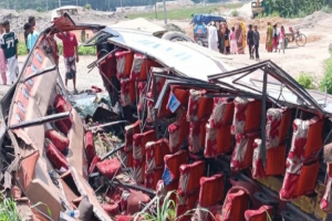 কালিহাতীতে বাস নিয়ন্ত্রণ হারিয়ে খাদে, হাসপাতালে ১৭ যাত্রী