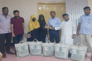 ছাতকের জাউয়াবাজার ইউনিয়নের এক অভুক্ত পরিবারের পাশে দাঁড়িয়েছেন ইউএনও