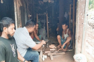 কোরবানির ঈদ সামনে রেখে ব্যস্ততা বেড়েছে কামারশালায়
