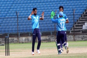 এক ম্যাচেই ৮ উইকেট! বিধ্বংসী বোলিংয়ে ইতিহাস গড়লেন রাজা