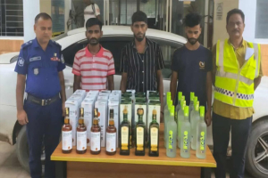 শেরপুর সীমান্তে ভারতীয় মদ ও প্রাইভেটকারসহ আ ট ক ৩ মা দ ক