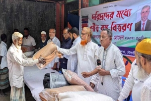 বড়লেখায় দরিদ্র শীতার্ত মানুষদের কম্বল বিতরণ