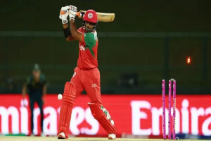 কোনোমতে একশ পার করে অলআউট ওমান