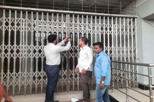 সিজার করতে গিয়ে প্রসূতির জরায়ু কেটে দেয়ার ঘটনায় হাসপাতাল সীলগালা