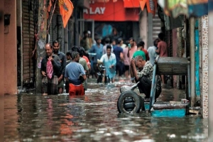 ভারী বর্ষণে ডুবছে দক্ষিণ এশিয়া
