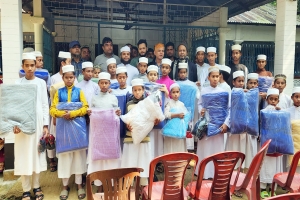 নাইট গার্ড, ছাত্র, বয়স্ক, দিনমজুর ও ছিন্নমূল অসহায় শীতার্তদের মাঝে শীতবস্ত্র বিতরণ