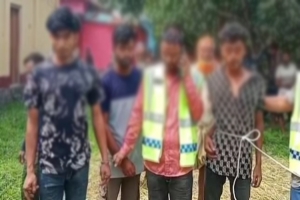 মাধবপুরে গরু চো*র সন্দেহে তিন যুবককে পুলিশে দিল এলাকাবাসী