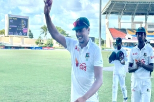 টেস্ট ক্যারিয়ারে প্রথমবার তাসকিনের ফাইফার