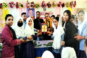 বড়লেখায় প্রধান শিক্ষককে বিদায় সংবর্ধনা