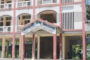 নোয়াখালীতে এক বিদ্যালয়ের ৫০ শিক্ষার্থী অসুস্থ, তদন্ত কমিটি গঠন নোয়াখালীতে এক বিদ্যালয়ের ৫০ শিক্ষার্থী অসুস্থ, তদন্ত কমিটি গঠন