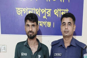জগন্নাথপুরে মা দ ক কারবারিকে পুলিশে দিলেন এলাকাবাসী