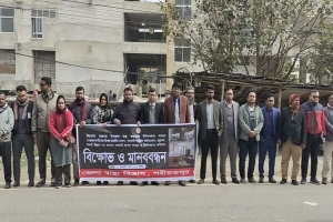 সিলেটের জৈন্তাপুরে চিকিৎসকদের ওপর হামলার প্রতিবাদে শরীয়তপুরে মানববন্ধন