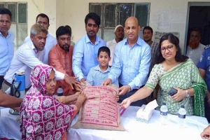 নবীগঞ্জে বন্যাকবলিত এলাকা পরিদর্শনে বিভাগীয় কমিশনার