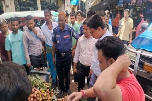মাধবপুরে ৬ ব্যবসায়ীকে জ রি মা না
