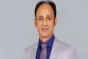 নির্বাচনী পোস্টারে বঙ্গবন্ধুর ছবি, ব্যারিস্টার সুমনকে শোকজ