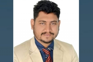 ঢাকায় গিয়ে দুই দিন ধরে সাংবাদিক নি খোঁ জ
