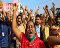 আন্দোলনরত পোশাক শ্রমিকদের সর্বনিম্ন মজুরি ২৫ হাজার বাস্তবায়নের দাবি
