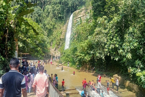 ঈদের ছুটিতে মাধবকুণ্ডে এসে  হতাশ ভ্রমণপিপাসুরা