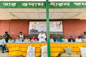 শায়েস্তাগঞ্জে দেড় হাজার কৃষক পেলেন বিনামূল্যে সার ও বীজ