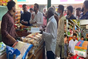 কুলাউড়ায় বাড়তি দামে সয়াবিন তেল বিক্রি করায় জ রি মা না 