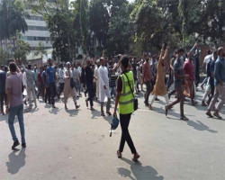 ব্যারিকেড ভেঙে সমাবেশস্থলে ঢুকলো জামায়াতকর্মীরা