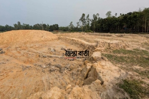 বাহুবলে তিন ফসলি জমি নষ্ট করে অ বৈ ধ ভাবে বালু উ ত্তো ল ন 