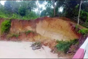 চুনারুঘাটের সাতছড়ি ত্রিপুরা পল্লীর টিলায় ধস, বাসিন্দাদের মধ্যে আতঙ্ক