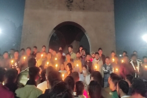 ধর্ষকের সর্বোচ্চ শাস্তির দাবিতে মোমবাতি প্রজ্বলন