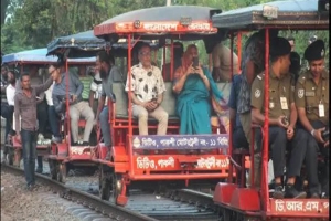 সরকারি সফরে সচিব সঙ্গে স্ত্রী, সমালোচনা সরকারি সফরে সচিব সঙ্গে স্ত্রী, সমালোচনা