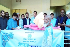 বড়লেখায় ৬০০ শীতার্ত পরিবারের মাঝে কম্বল বিতরণ