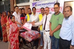 শারদীয় দুর্গাপূজা উপলক্ষে লায়ন্স ক্লাব অব সিলেট হলি সিটির শাড়ি বিতরণ শারদীয় দুর্গাপূজা উপলক্ষে লায়ন্স ক্লাব অব সিলেট হলি সিটির শাড়ি বিতরণ