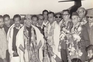 আনন্দাশ্রু নিয়ে দেশে ফেরেন জাতীয় নেতারা