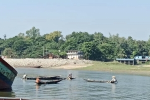 ছাতকে আদালতের স্থগিতাদেশের মধ্যেই জলমহালে মাছ আহরণের অভিযোগ