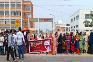 ধ র্ষ কে র সর্বোচ্চ শা*স্তি মৃ*ত্যুদ ণ্ডের দা*বি তে সুবিপ্রবিতে শিক্ষার্থীদের বি ক্ষো ভ