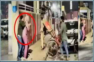 প্রকাশ্যে নারী-পুরুষকে কো পা নো র মামলায় আরও তিনজন রি মা ন্ডে