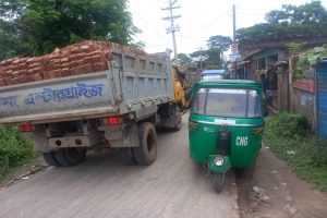 বুরুঙ্গা বাজার সড়কের প্রস্থ কমানোর অ*ভিযোগ, বাড়ছে দু*র্ঘটনার ঝুঁ*কি বুরুঙ্গা বাজার সড়কের প্রস্থ কমানোর অ*ভিযোগ, বাড়ছে দু*র্ঘটনার ঝুঁ*কি
