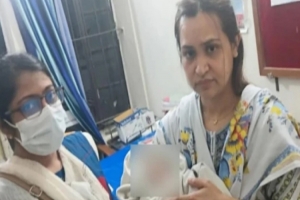 হাসপাতালের ময়লার স্তূপে মিলল জী বি ত শিশু, পরিচয় মেলেনি অভিভাবকের